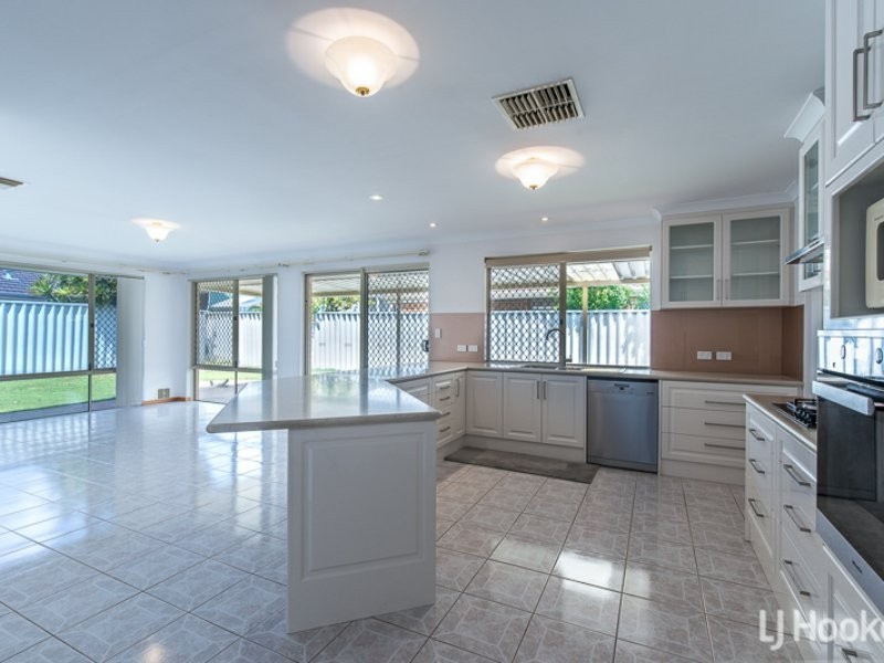 11 Magenta Close, Thornlie WA 6108