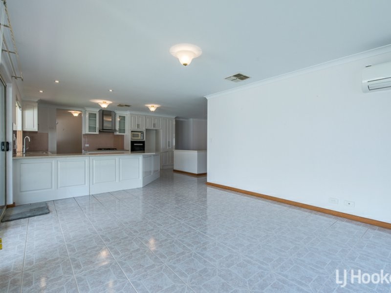 11 Magenta Close, Thornlie WA 6108