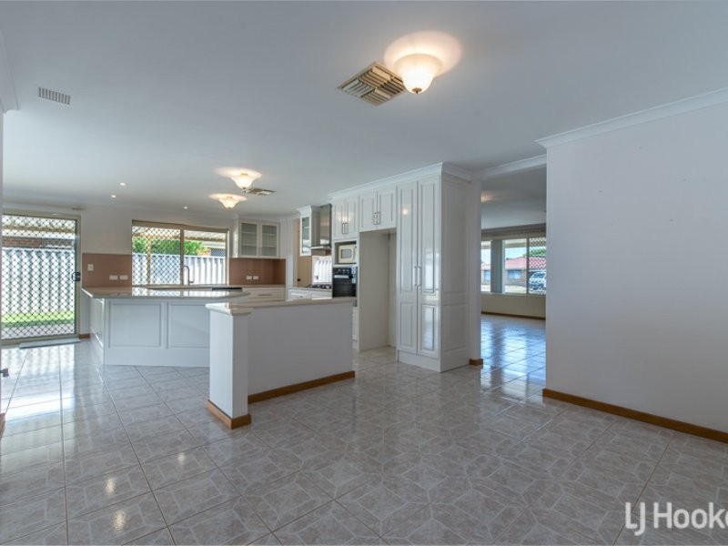 11 Magenta Close, Thornlie WA 6108