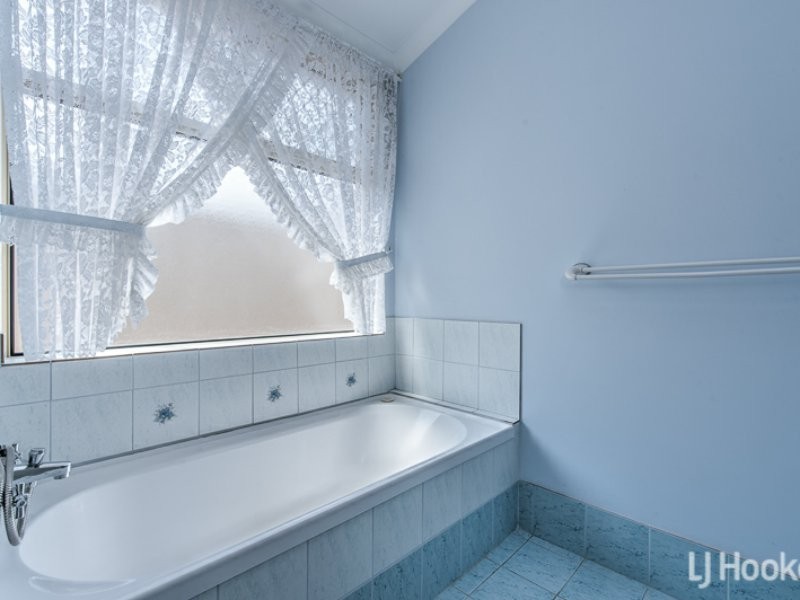 11 Magenta Close, Thornlie WA 6108