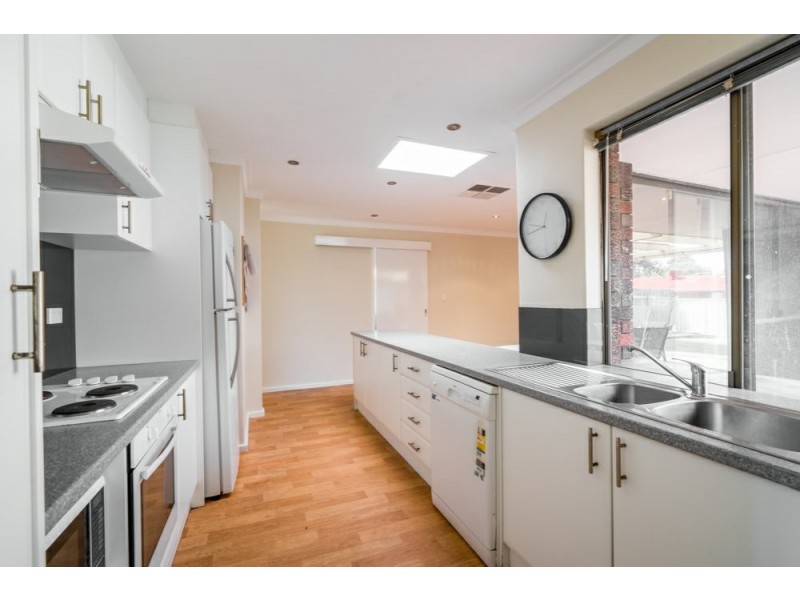 16 Ailsworth Court, Thornlie WA 6108