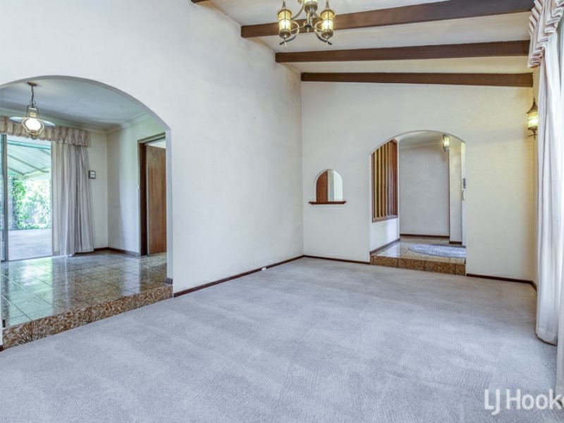 12 Pembury Road, Thornlie WA 6108