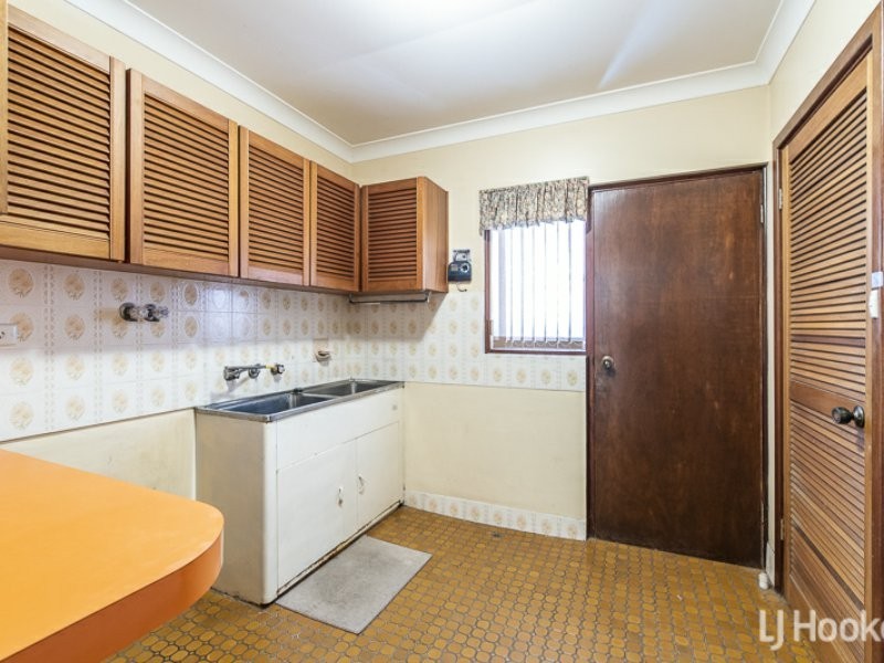 12 Pembury Road, Thornlie WA 6108