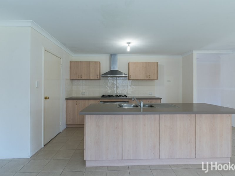 53 Chiltern Avenue, Brookdale WA 6112