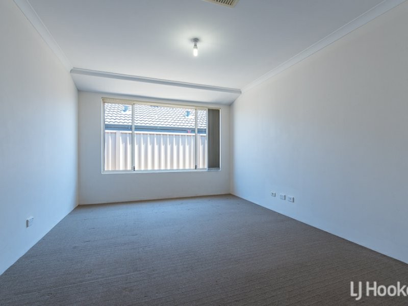 53 Chiltern Avenue, Brookdale WA 6112