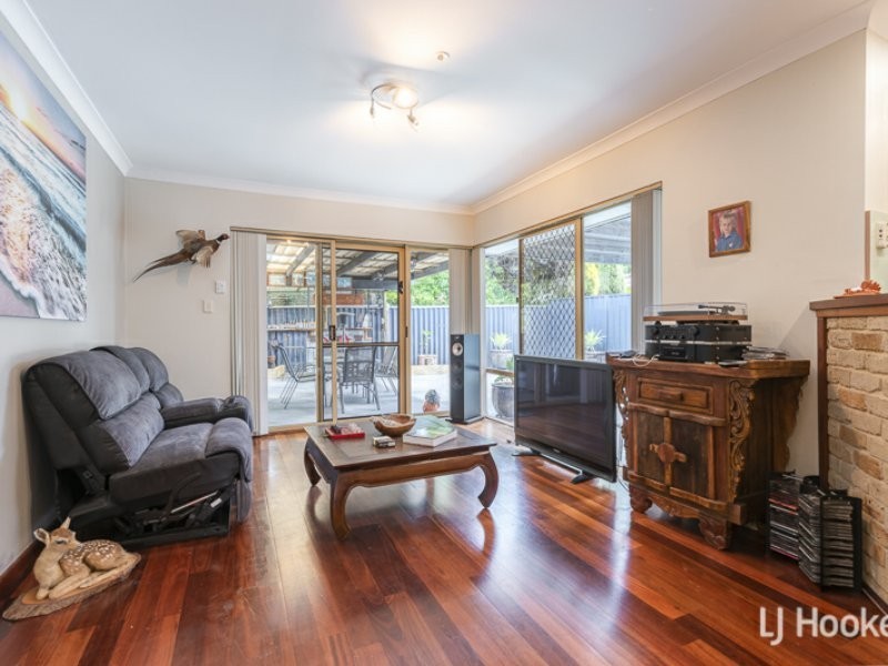 19 Lakeside Drive, Thornlie WA 6108