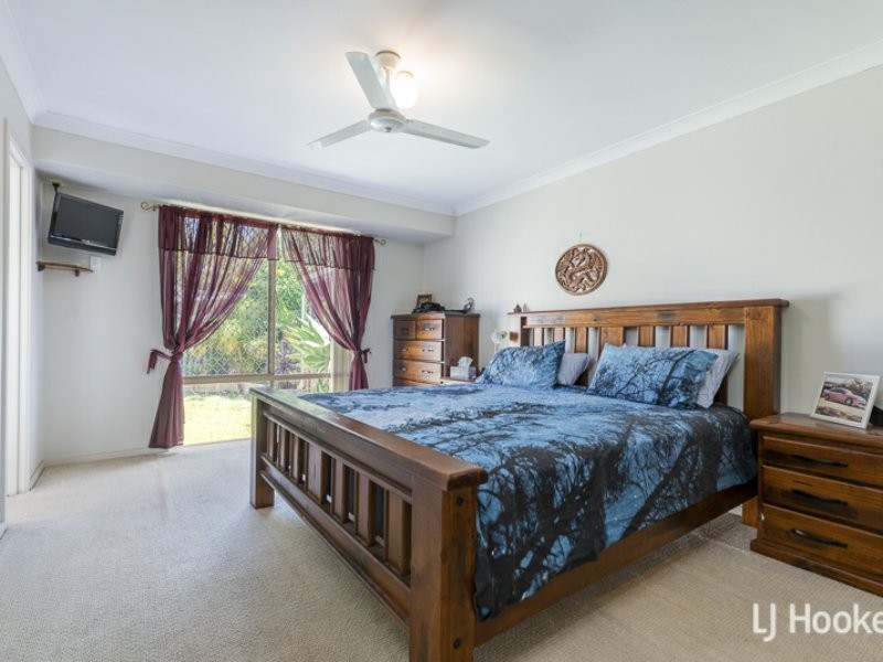 19 Lakeside Drive, Thornlie WA 6108