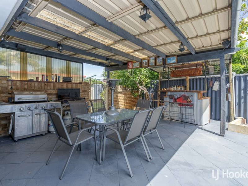 19 Lakeside Drive, Thornlie WA 6108