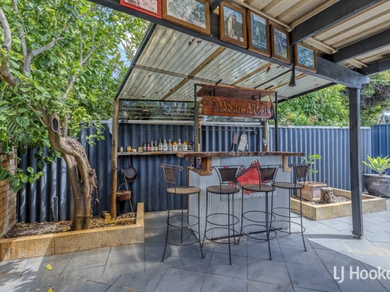 19 Lakeside Drive, Thornlie WA 6108