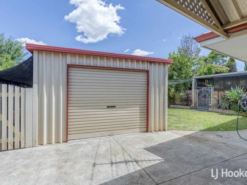 19 Lakeside Drive, Thornlie WA 6108