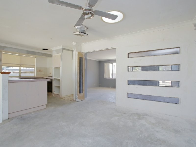 15 Firetail Court, Seville Grove WA 6112