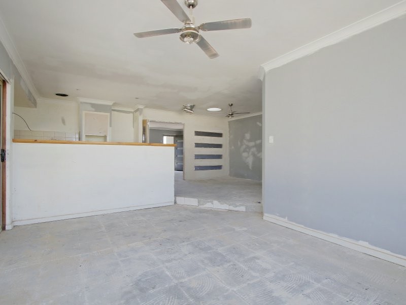 15 Firetail Court, Seville Grove WA 6112