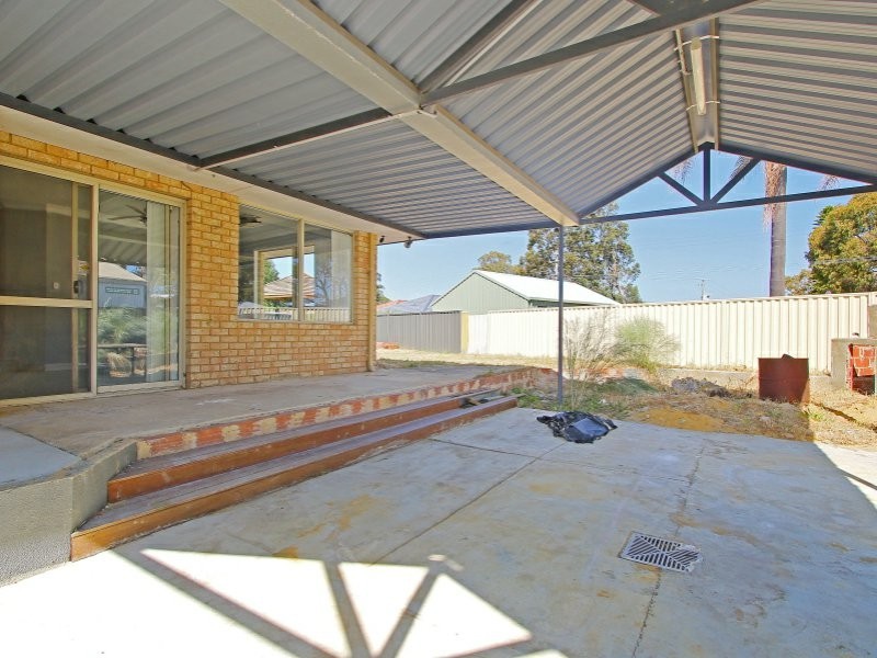 15 Firetail Court, Seville Grove WA 6112