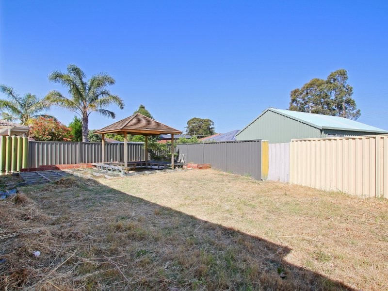 15 Firetail Court, Seville Grove WA 6112