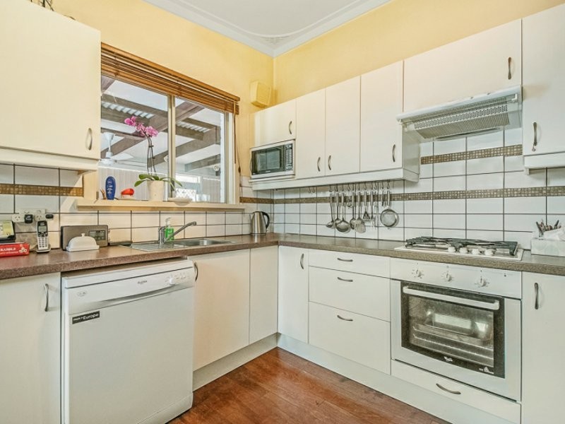 4 Probert Road, Thornlie WA 6108
