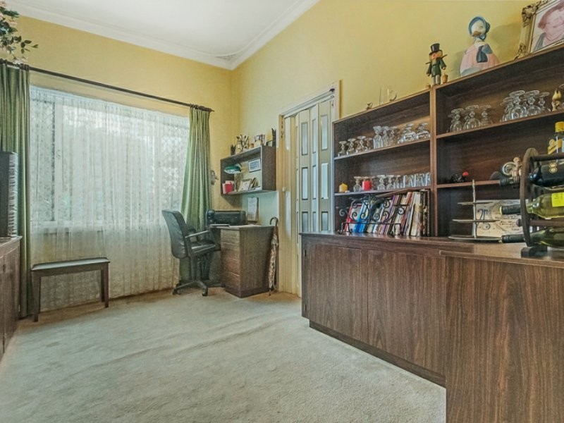 4 Probert Road, Thornlie WA 6108