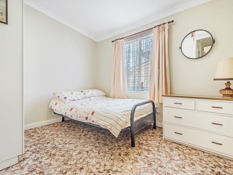 4 Probert Road, Thornlie WA 6108