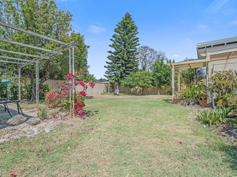 4 Probert Road, Thornlie WA 6108
