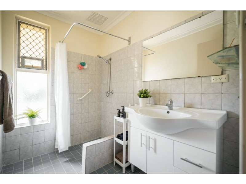 25 Dunnell Street, Maddington WA 6109