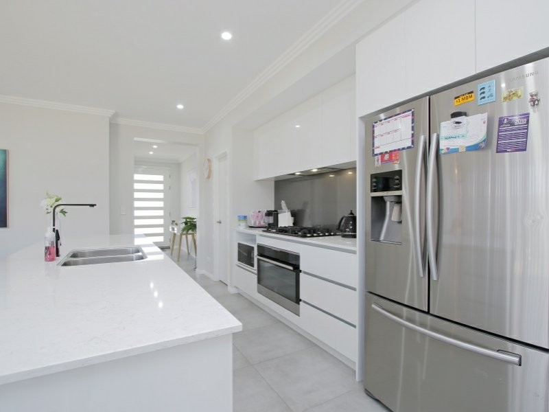 12 Bate Close, Piara Waters WA 6112