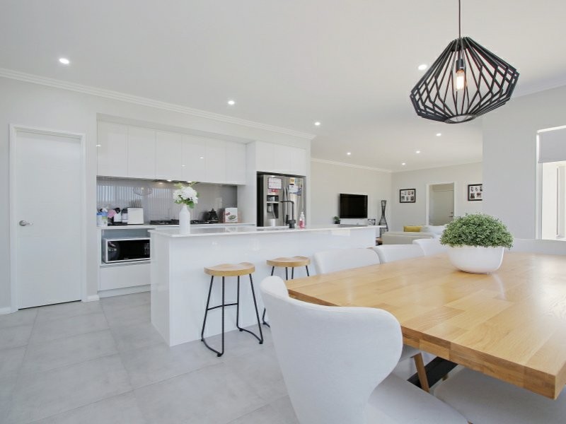 12 Bate Close, Piara Waters WA 6112