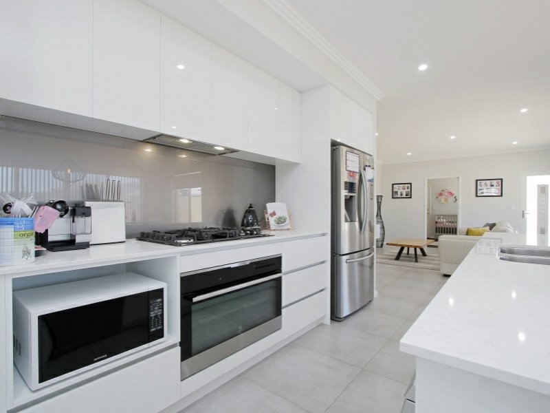 12 Bate Close, Piara Waters WA 6112