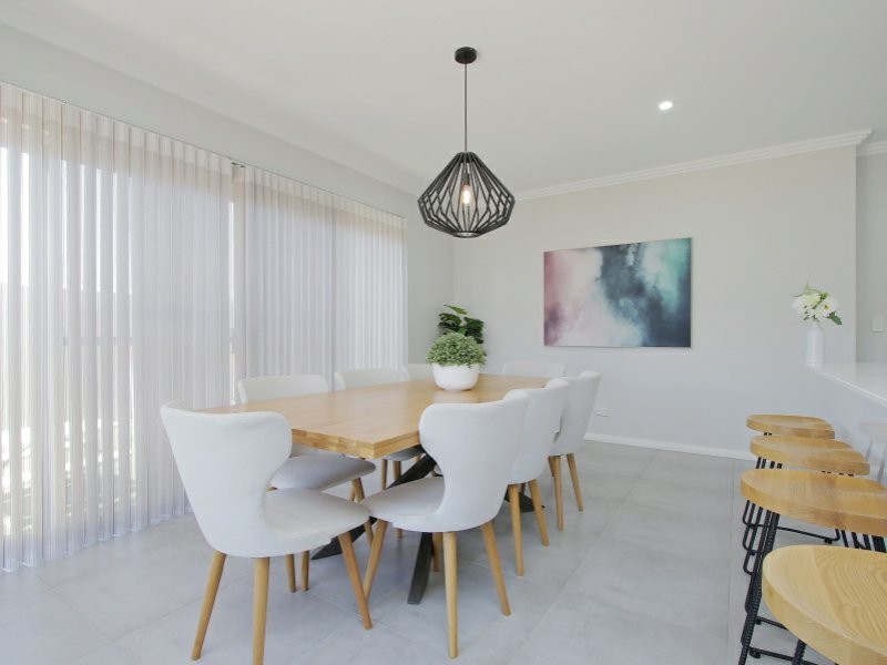 12 Bate Close, Piara Waters WA 6112
