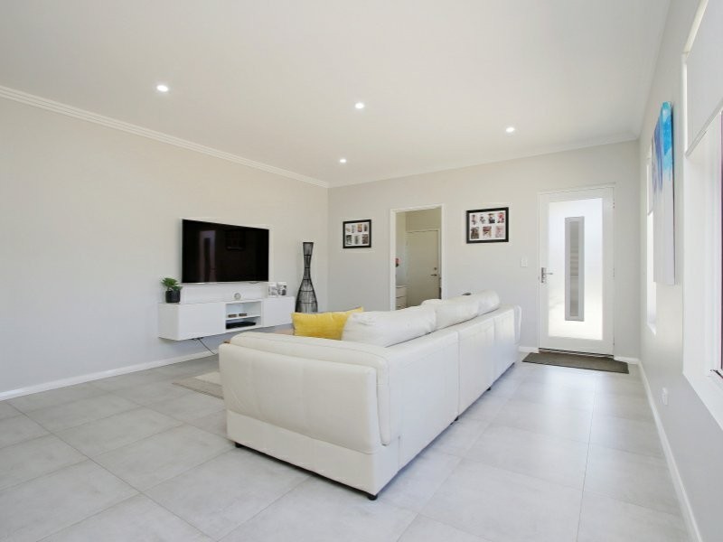 12 Bate Close, Piara Waters WA 6112