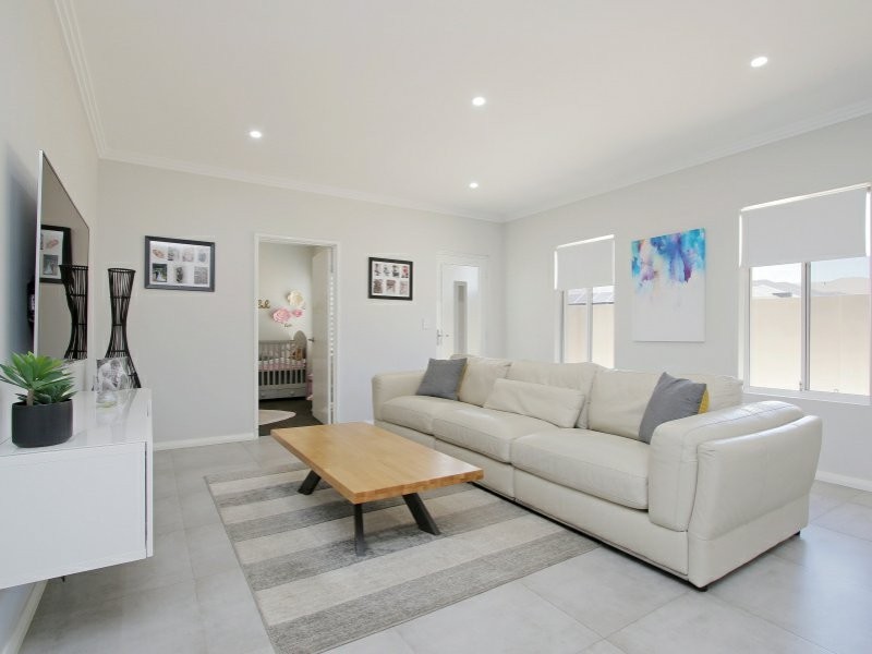 12 Bate Close, Piara Waters WA 6112