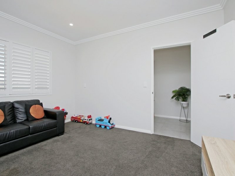 12 Bate Close, Piara Waters WA 6112