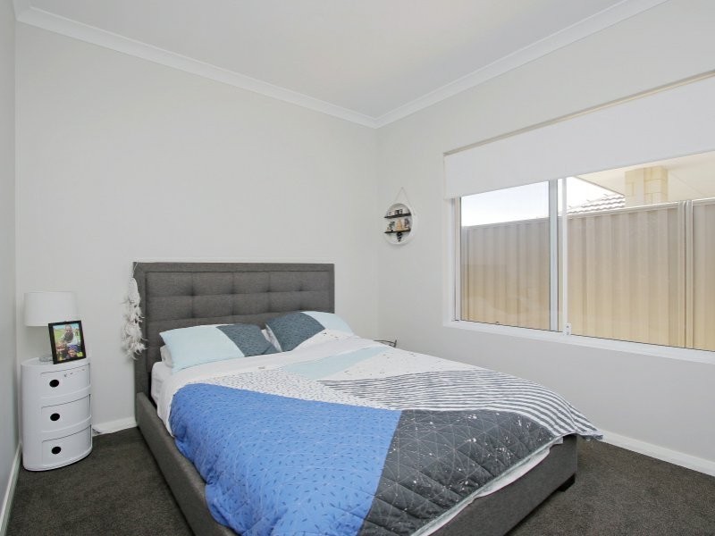 12 Bate Close, Piara Waters WA 6112