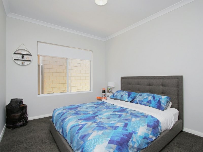 12 Bate Close, Piara Waters WA 6112