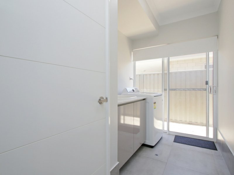 12 Bate Close, Piara Waters WA 6112