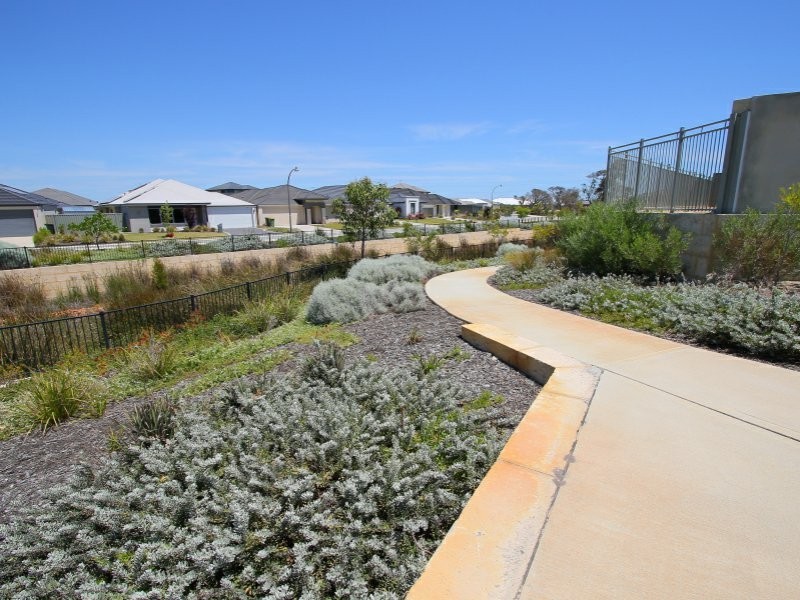 12 Bate Close, Piara Waters WA 6112