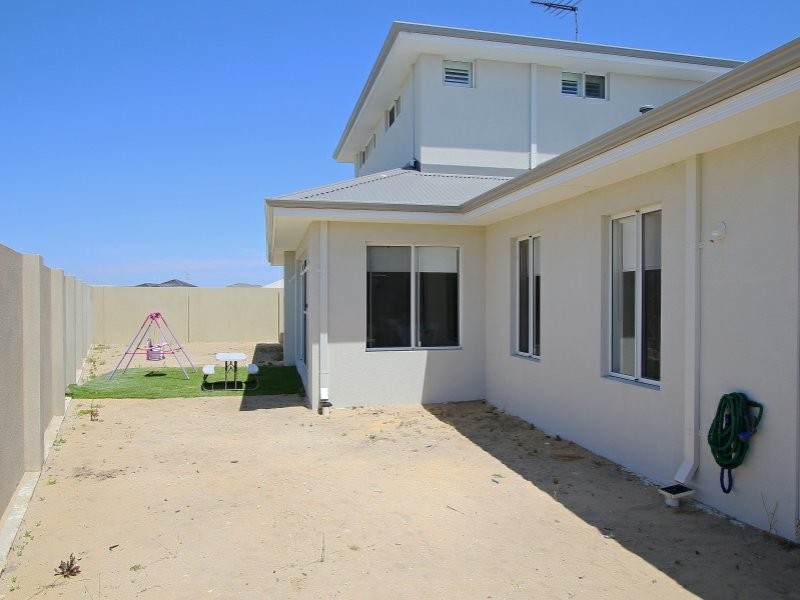 12 Bate Close, Piara Waters WA 6112