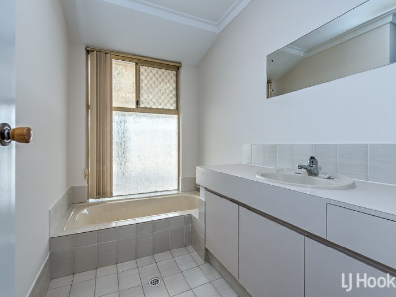 64 Discovery Drive, Thornlie WA 6108