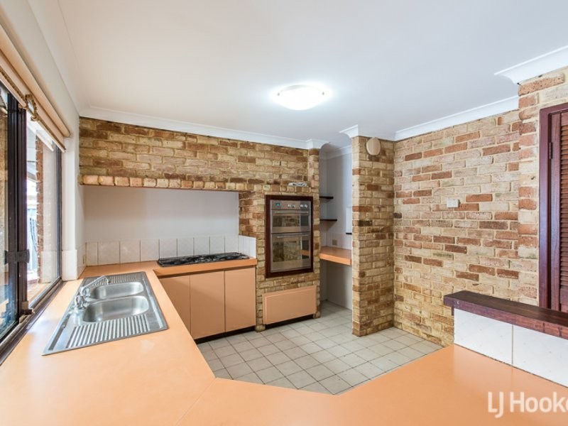 14 Bottlebrush Drive, Thornlie WA 6108
