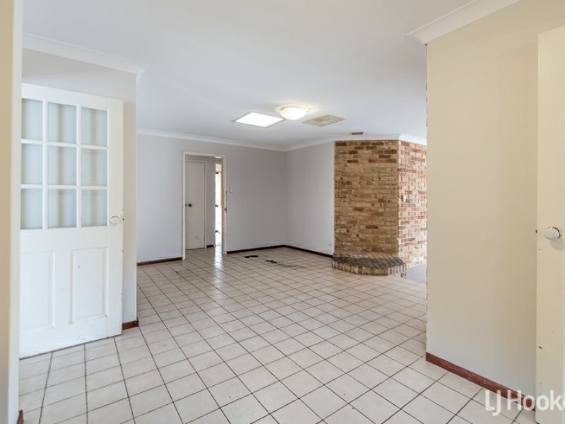 14 Bottlebrush Drive, Thornlie WA 6108