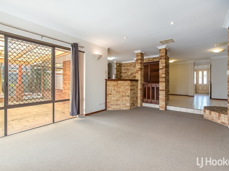 14 Bottlebrush Drive, Thornlie WA 6108