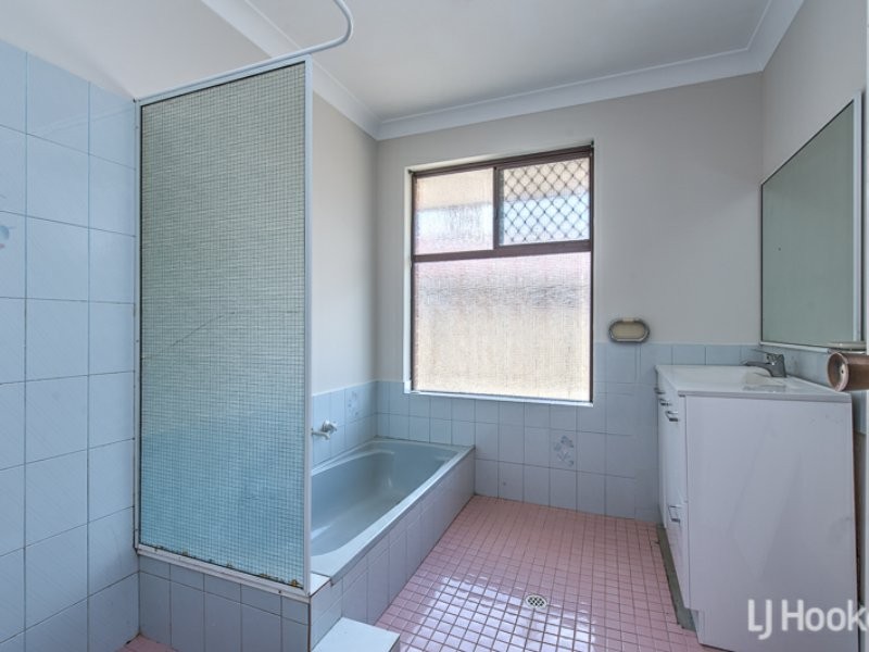 14 Bottlebrush Drive, Thornlie WA 6108