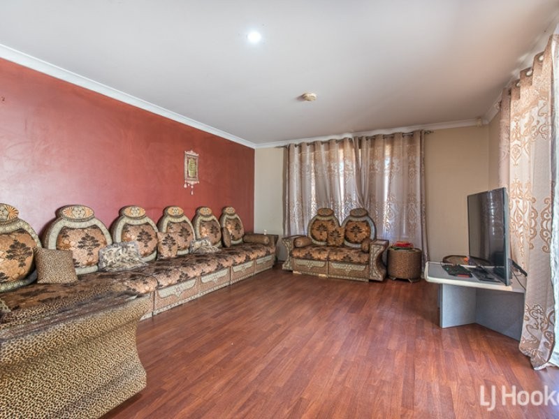 73 Lauterbach Drive, Gosnells WA 6110