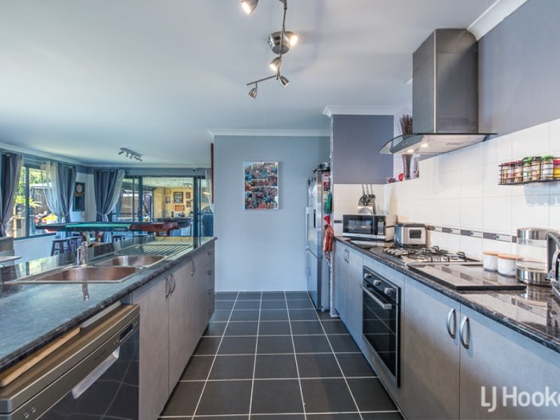 7 Cornforth Way, Piara Waters WA 6112