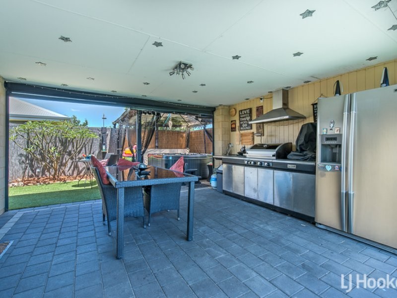 7 Cornforth Way, Piara Waters WA 6112