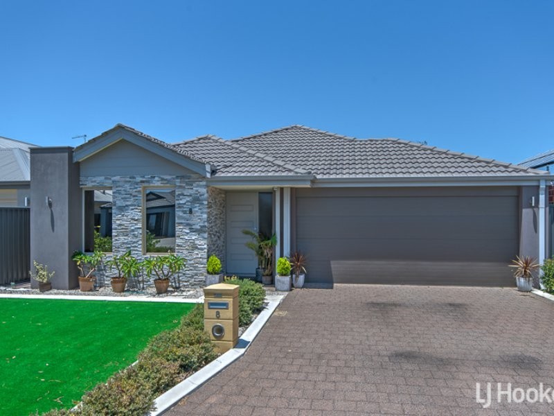 8 Topiary Avenue, Piara Waters WA 6112