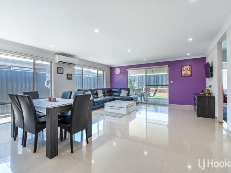8 Topiary Avenue, Piara Waters WA 6112