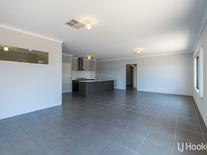 7 Mannhein Crescent, Piara Waters WA 6112