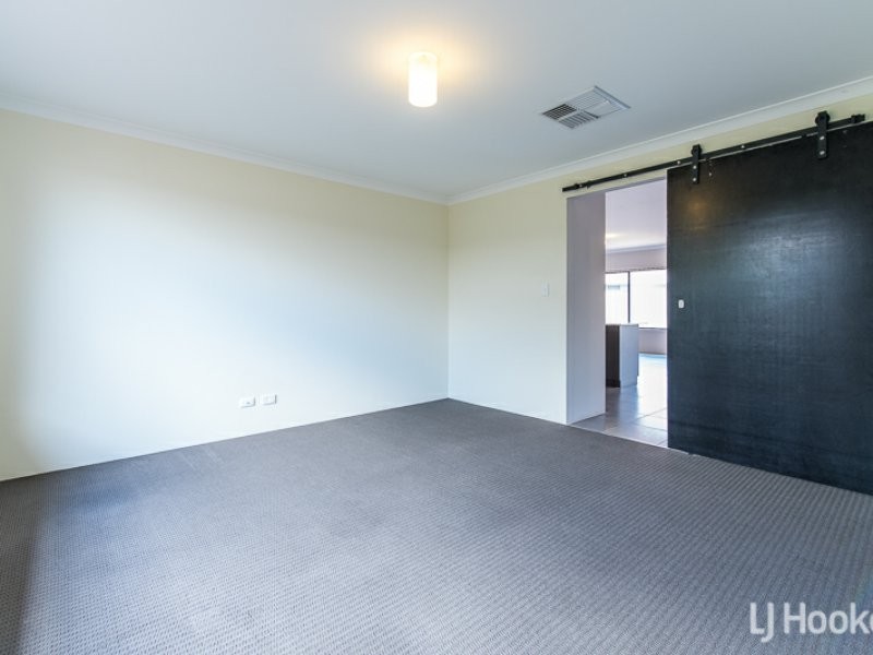 7 Mannhein Crescent, Piara Waters WA 6112