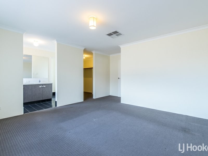 7 Mannhein Crescent, Piara Waters WA 6112