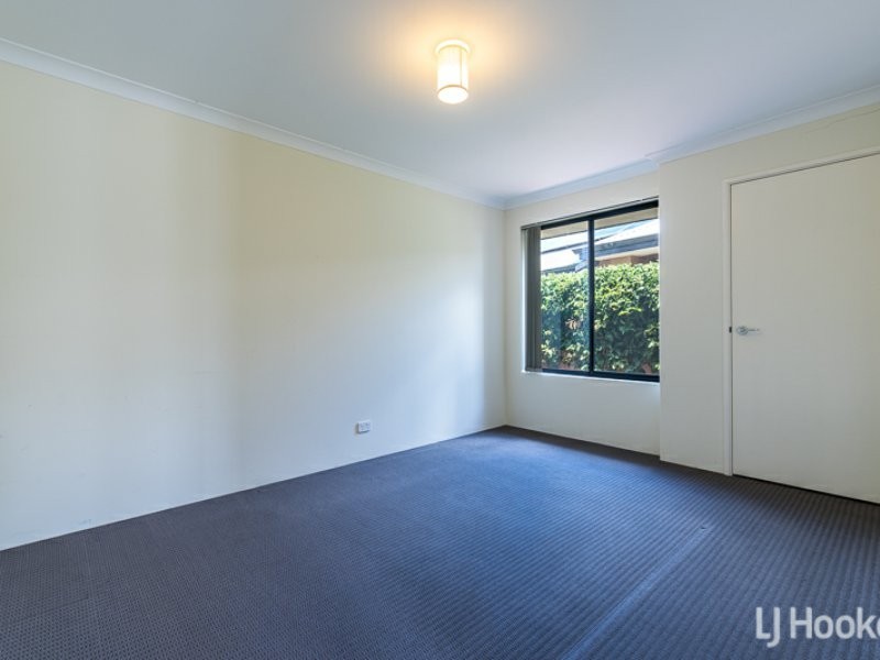 7 Mannhein Crescent, Piara Waters WA 6112