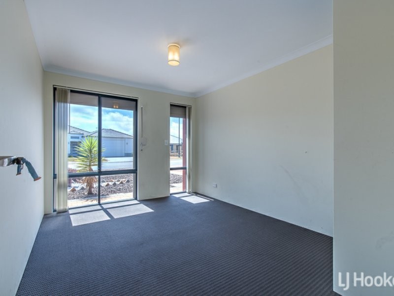 7 Mannhein Crescent, Piara Waters WA 6112